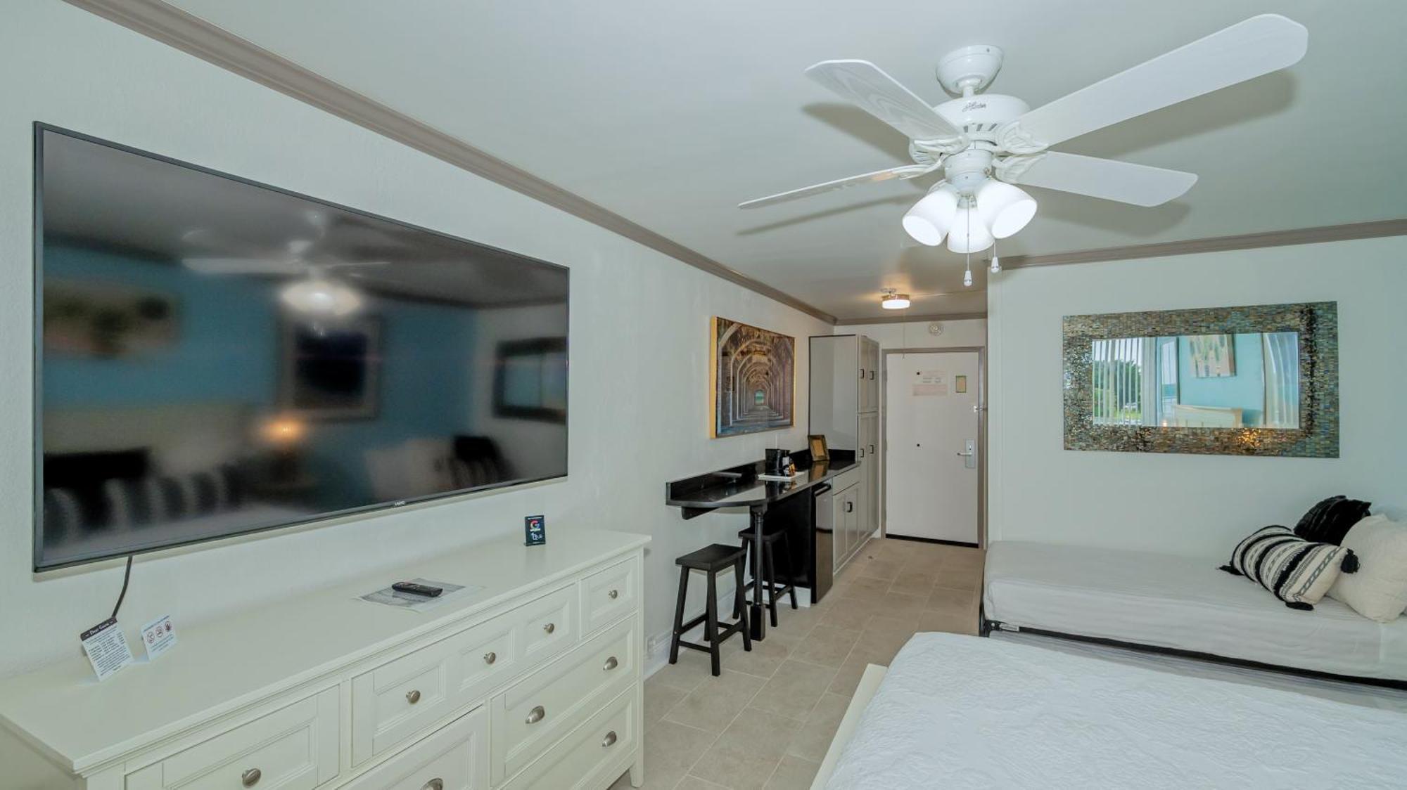 All-New Waterfront With Balcony,Pool,Tiki Bar,Gym Sarasota Extérieur photo